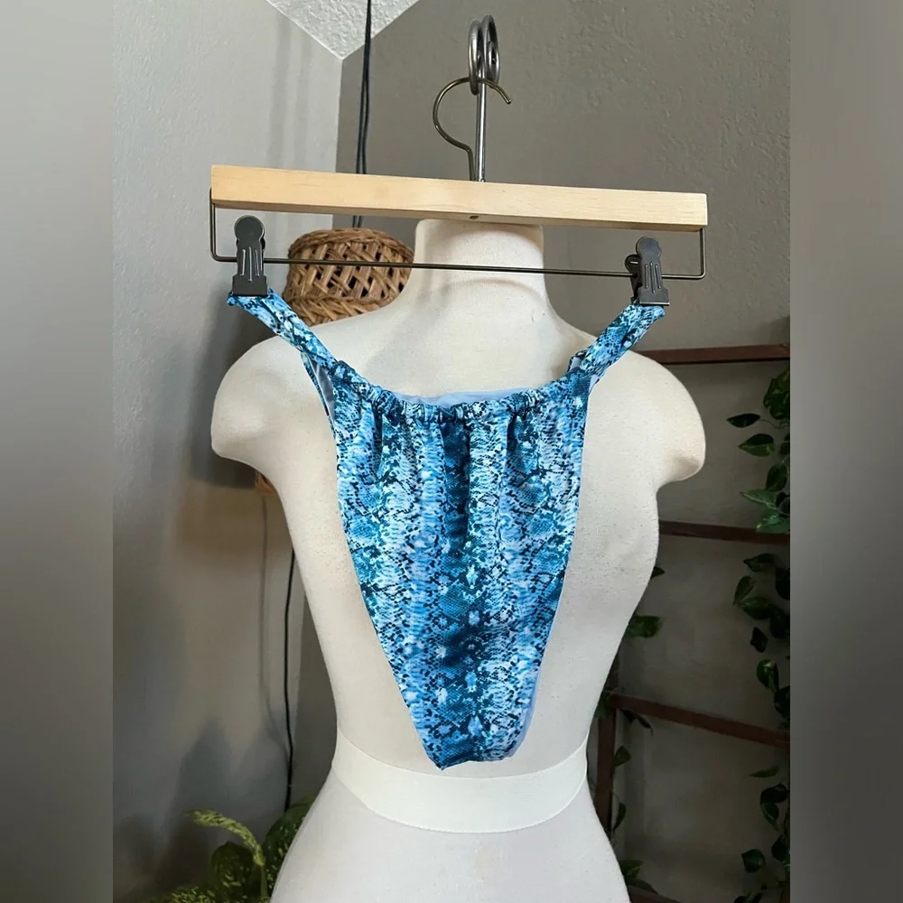 Frankies Bikinis 2 Pc Set Lulu Top and Kenz Bottom
